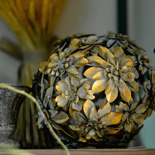 Bola Decorativa Flores de Metal