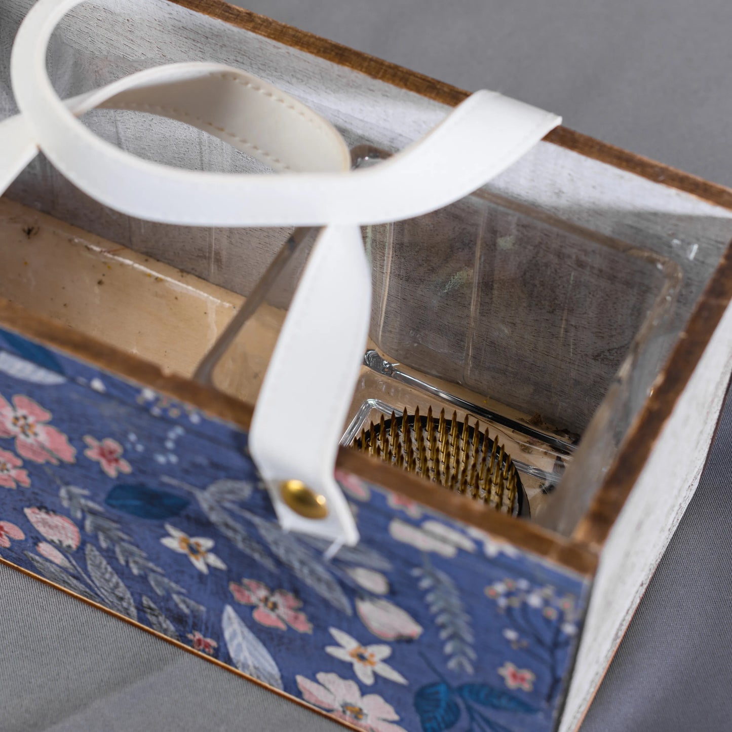 Caixa Azul Com Flores