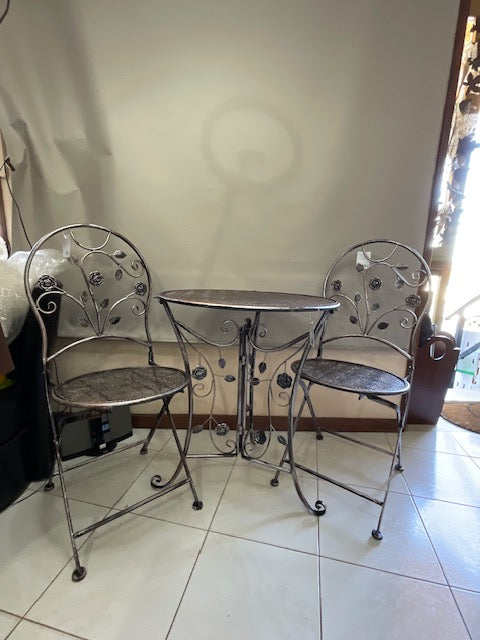 Conjunto de Mesa de Jardim com Duas Cadeiras