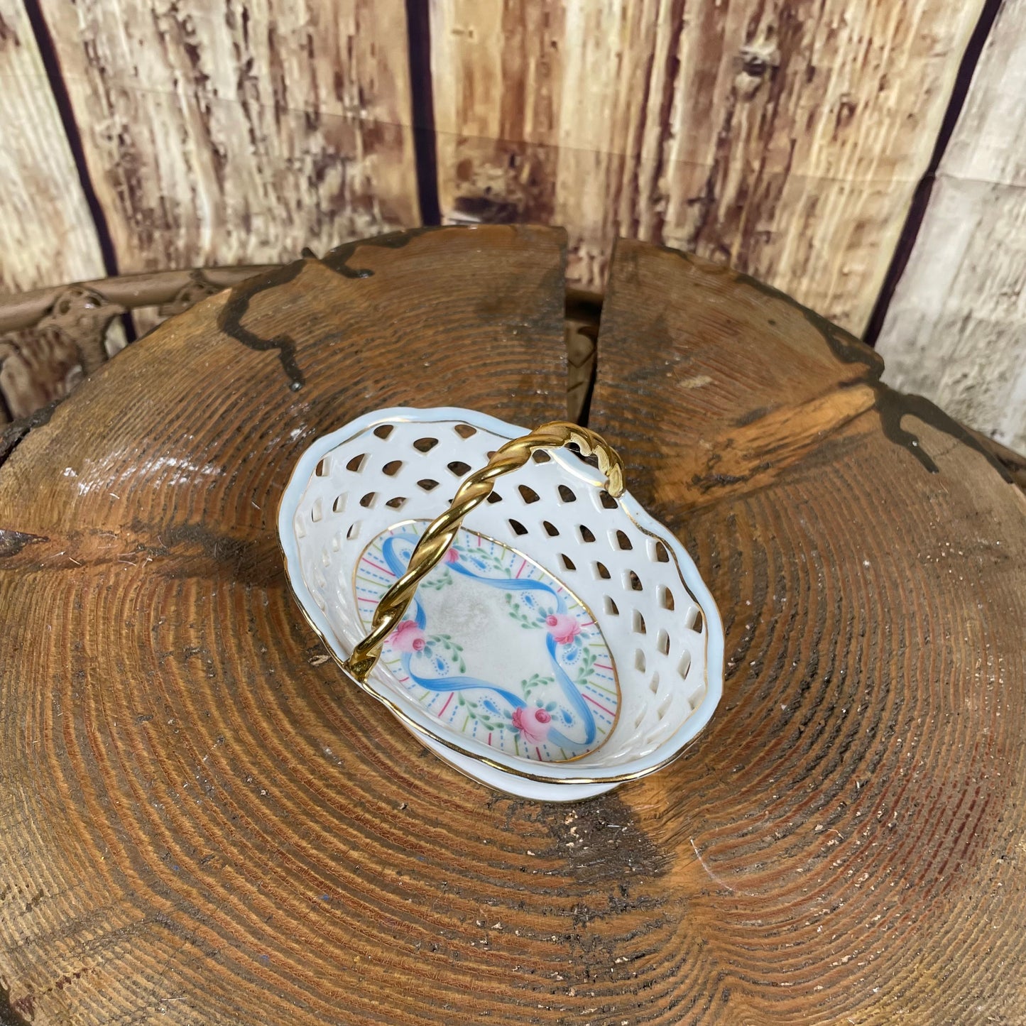 Cestinho de porcelana