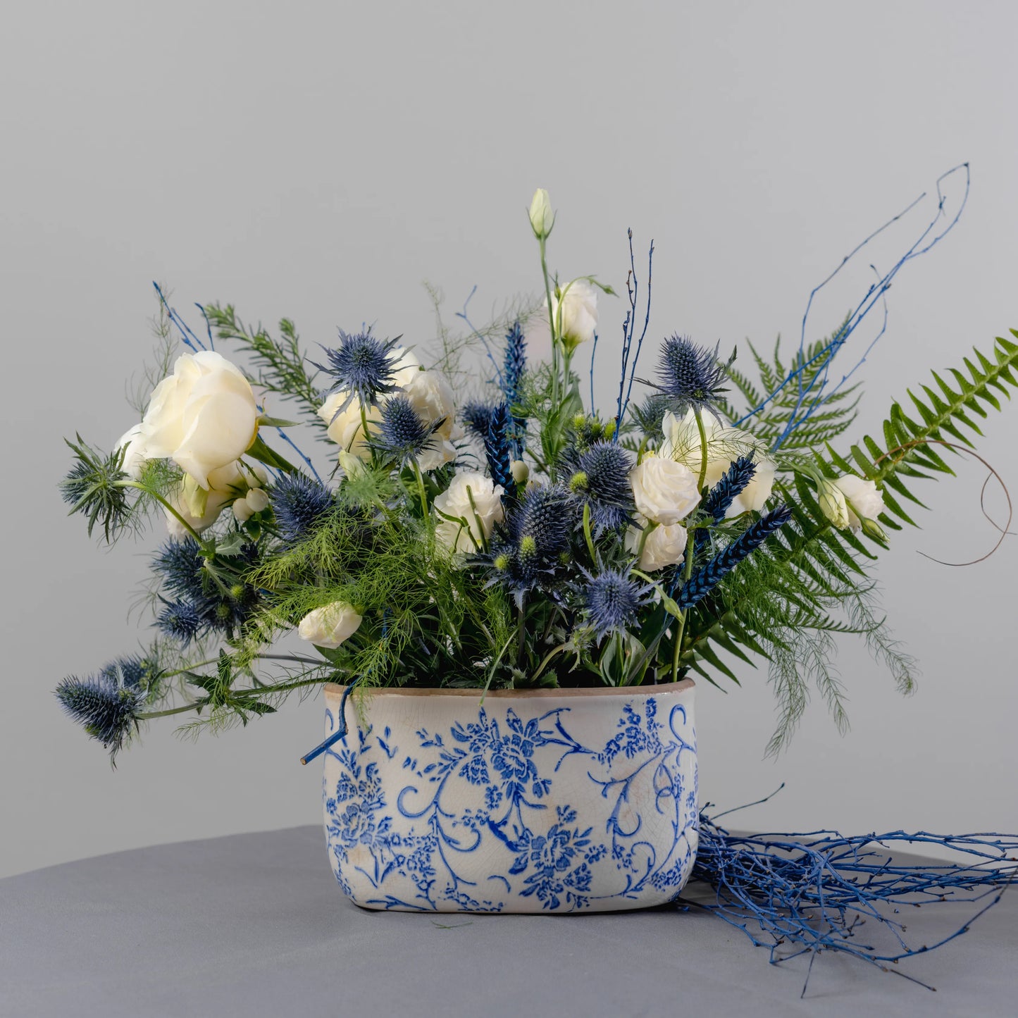 Vase à fleurs bleu et blanc