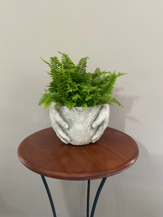 Vaso de Cerâmica em Forma de Mãos